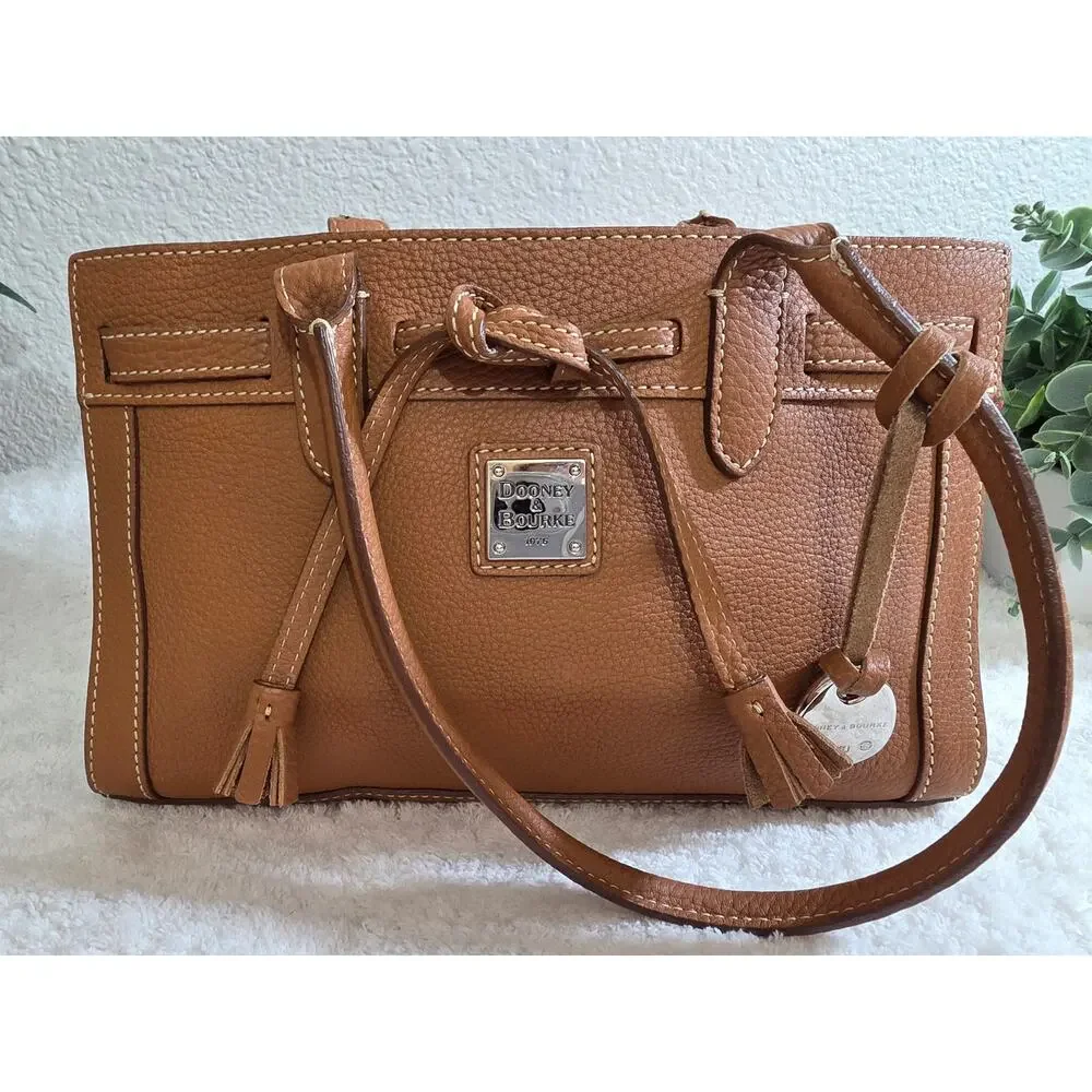 Dooney  & Bourke vintage small tassle tote bag in brown peppled leather - Picture 3 of 12